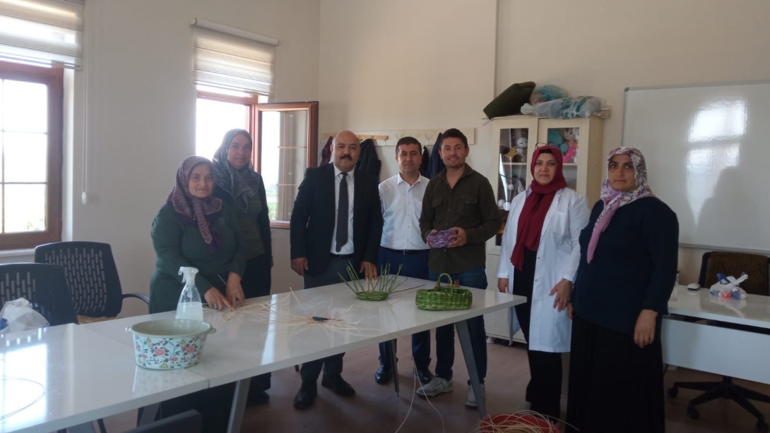 İLÇE MİLLİ EĞİTİM MÜDÜRÜMÜZ ÖMER ÖZ 'DEN KOMEK ZİYARETİ